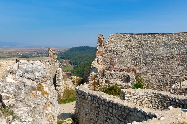 Detail of destroyed ruined walls of medieval Rasnov citadel in R — Stock Photo, Image