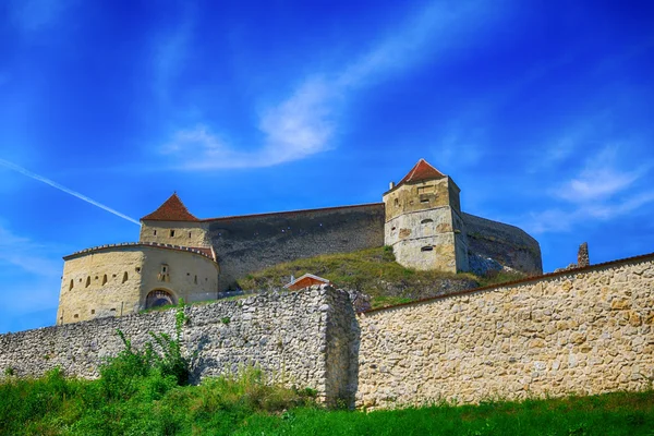 Medieval fortress in Rasnov, Transylvania, Roménia — Fotografia de Stock