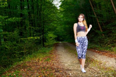 dinlenme ve kulaklık müzik dinlerken runner rahatlatıcı 