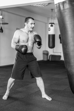 kick boks yumruk torbası tekme Spor eğitimi