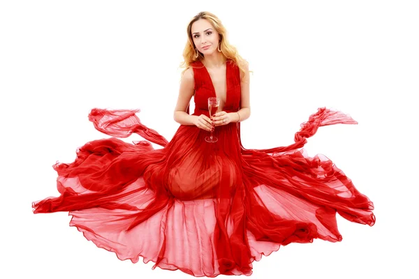 Belle femme élégante en robe rouge avec une coupe de champagne c — Photo
