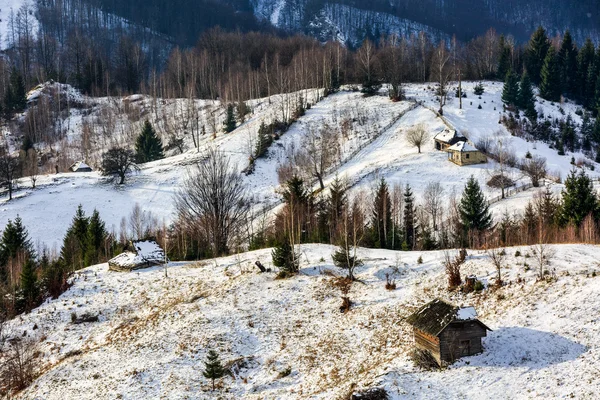 ルーマニアの冬の山の風景 — ストック写真