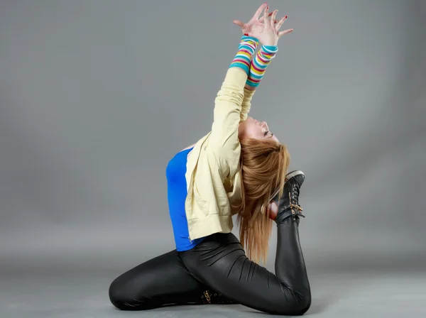 Adolescente chica bailando hip-hop serie de estudio —  Fotos de Stock