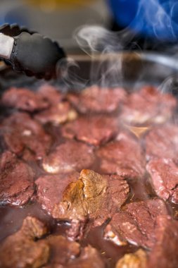 tepsi pişmiş sığır eti