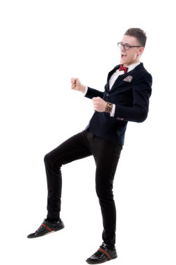 genç yakışıklı işadamı iş başarısını kutluyor.