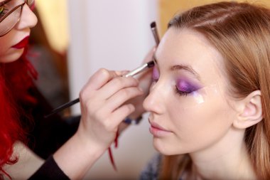 makyaj. kalıcı makyaj. kaptırdın. göz farı fırçası