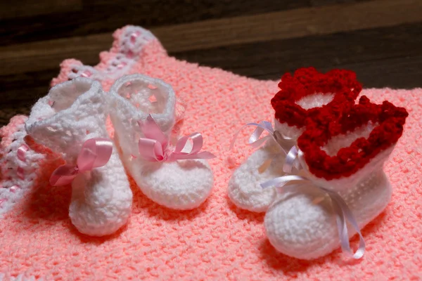 Baby little shoes on carpet pink — Stock Photo, Image
