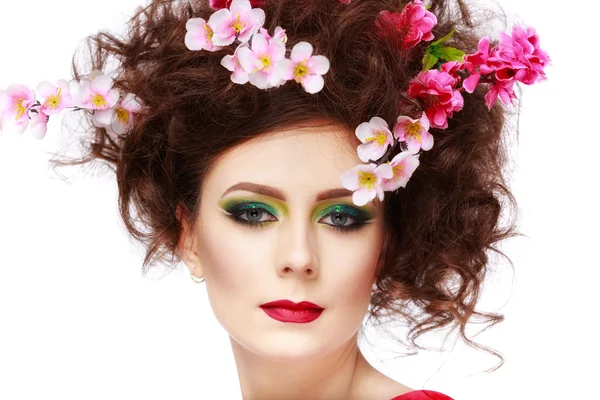 Portrait of a beautiful spring girl wearing flowers in hair. Stu — Stock Photo, Image