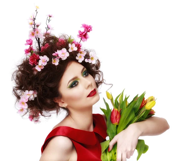 Belleza Primavera Chica con Flores Estilo de pelo. Hermosa modelo woma —  Fotos de Stock