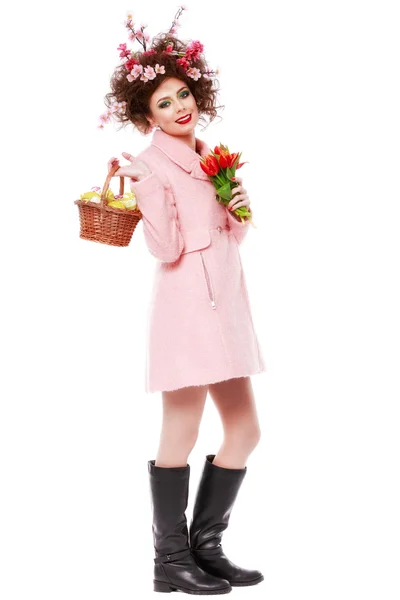 부활절 여자입니다. 봄 패션 헤어스타일으로 소녀입니다. 수 — 스톡 사진