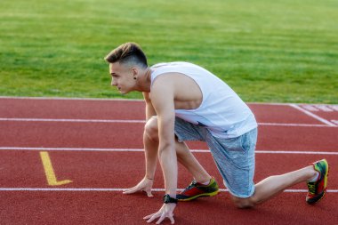 Başlangıç Bloğunda Bekleyen Koşucu