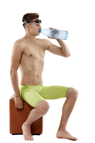 Agua potable para nadadores masculinos aislada en blanco —  Fotos de Stock