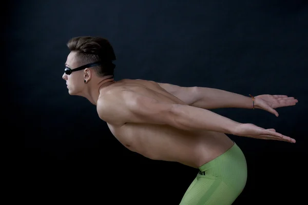 Perfil de joven atleta caucásico nadador con gafas en sta —  Fotos de Stock