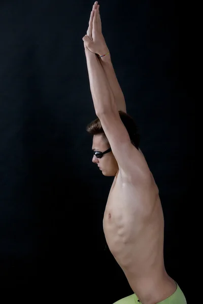 Perfil do jovem atleta branco nadador com óculos em sta — Fotografia de Stock