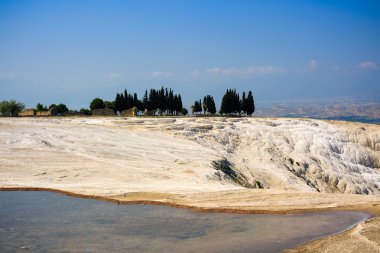 Pamukkale 'deki travertin havuzları ve terasları, hindi