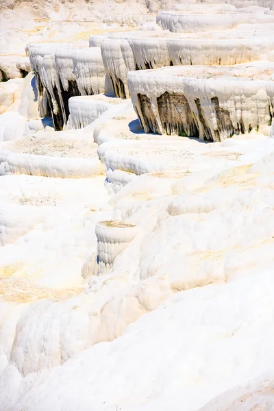 Castillo de algodón Pamukale en turco con bonito cielo hermoso lugar — Foto de Stock