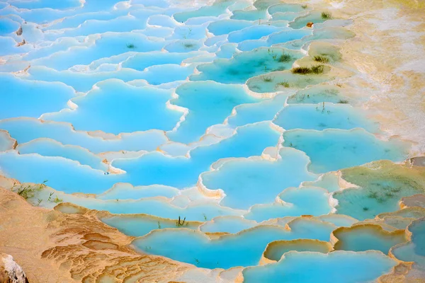 Travertin-Pools und Terrassen in Pamukkale, Türkei — Stockfoto