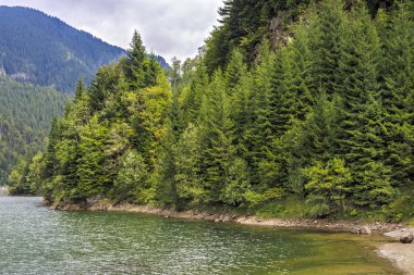 Romen dağlarda petrimanu Gölü ile peyzaj