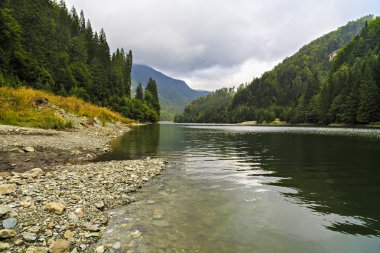 Romen dağlarda petrimanu Gölü ile peyzaj