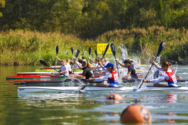 Participantes en el campeonato europeo de kayak junior y juvenil —  Fotos de Stock