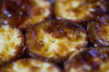 close up with appetizing mini Chis Lorraine