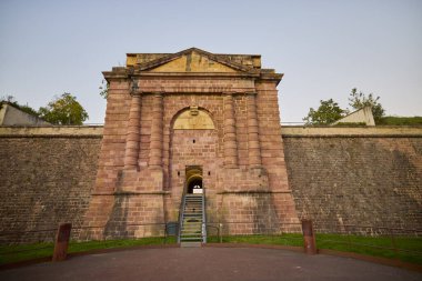 Neuf-Brisach Fransa Alsace Eyaleti 16 Ekim 2025, akşama doğru şehrin görüntüleri.