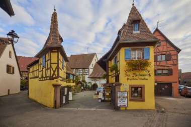 Eguisheim France Alsace Eyaleti 17 Ekim 2025. Turizm alanındaki binaların görüntüleri..