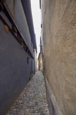 Riquewihr, Fransa 17 Ekim 2025. Fransa 'da Alsace şarap rotasında yer alan küçük bir kasaba. Bölgeye özgü çeşitli turistik mekanların görüntüleri..