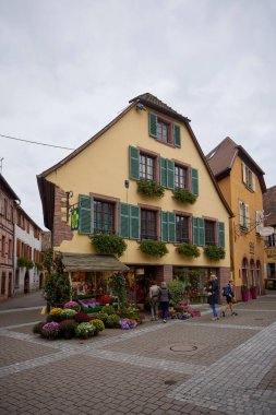 Ribeauville - Fransa 17 Ekim 2025 Fransa 'da Alsace şarap rotasında yer alan küçük bir kasaba.