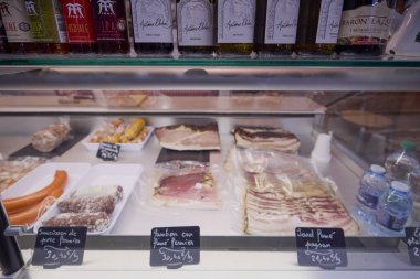 Colmar Fransa 17 Ekim 2025. Yerel merkez marketten çeşitli ürünlerle görüntüler