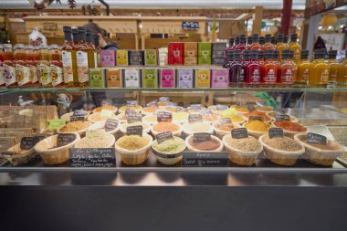 Colmar Fransa 17 Ekim 2025. Yerel merkez marketten çeşitli ürünlerle görüntüler