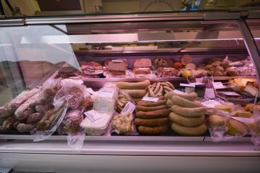 Molsheim France 20 Ekim 2025, Fransa 'da ünlü bir komün, Alsace bölgesinde Bas-Rhin departmanının alt bölgesi. Çeşitli turistik yerleri olan kasabanın görüntüleri.