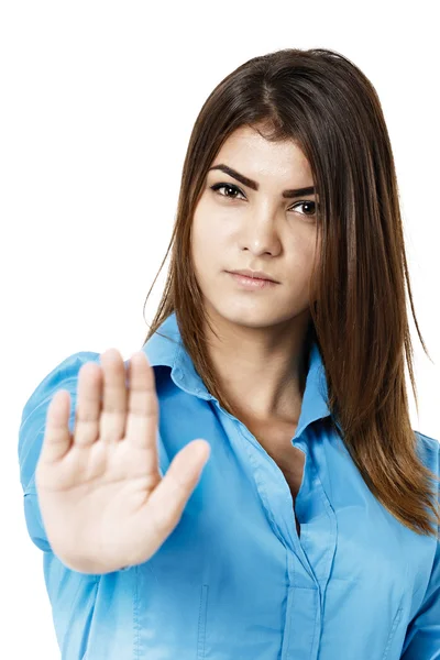 Seriöse Geschäftsfrau macht Stoppschild über Weiß — Stockfoto