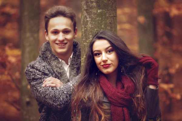 Young couple in the park, autumn concept — Stock Photo, Image