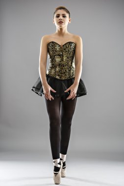 stüdyoda izole profesyonel kadın bale dansçısı