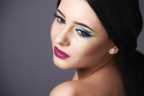 Beautiful Fashion Luxury Makeup, long eyelashes, perfect skin fa — Stock Photo, Image