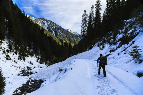 Attrezzatura turistica invernale di montagna — Foto Stock