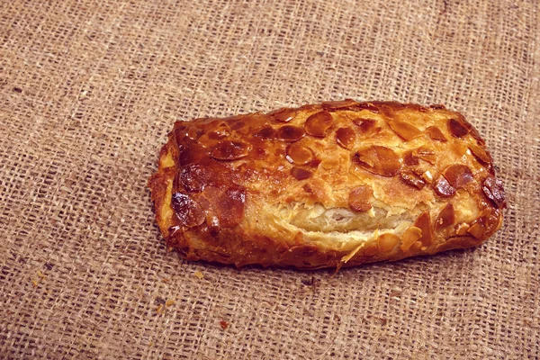 Croissants mit Mandelflocken und Vanille — Stockfoto