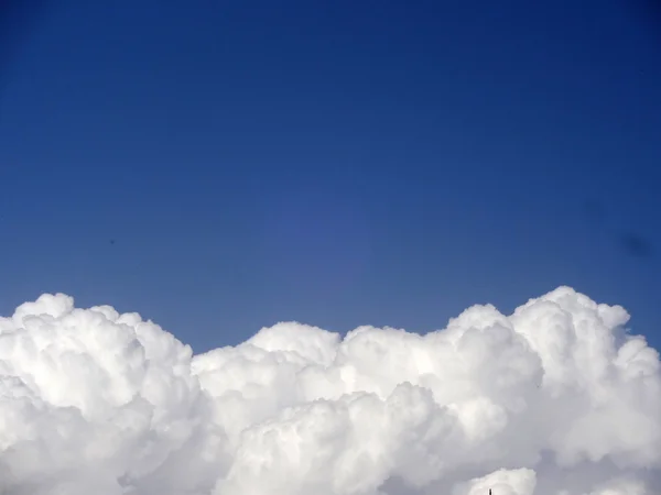 Pluizige wolken — Stockfoto