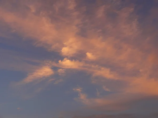 Nuvens tempestuosas fundo — Fotografia de Stock