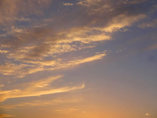 夕日の美しい雲の背景 — ストック写真
