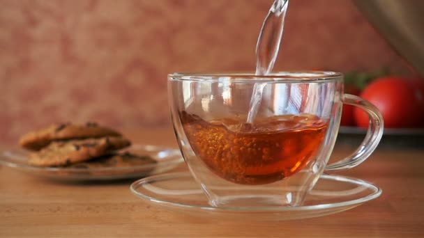 Pouring tea into a cup — Stock Video