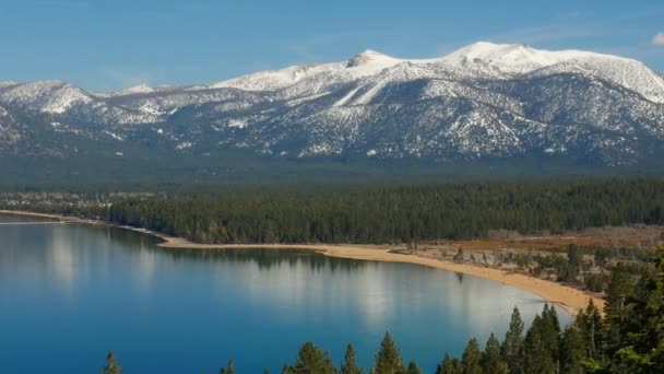 Τοπίο από τη λίμνη Tahoe — Αρχείο Βίντεο