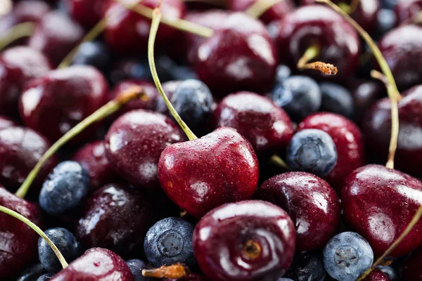 Cherries and Blueberries — Stock Photo, Image