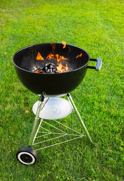 Parrilla con carbón quemado —  Fotos de Stock