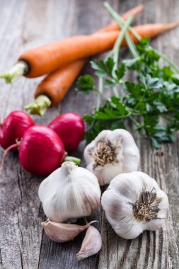 Sarımsak, turp, havuç ve maydanoz