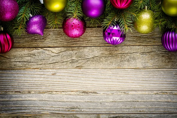 Kerstmis grens ontwerp op een houten bord — Stockfoto