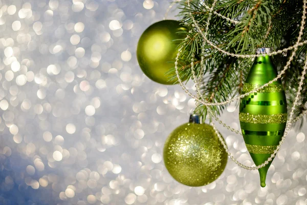 Adornos de Navidad en un árbol de Navidad Fotos de stock libres de derechos