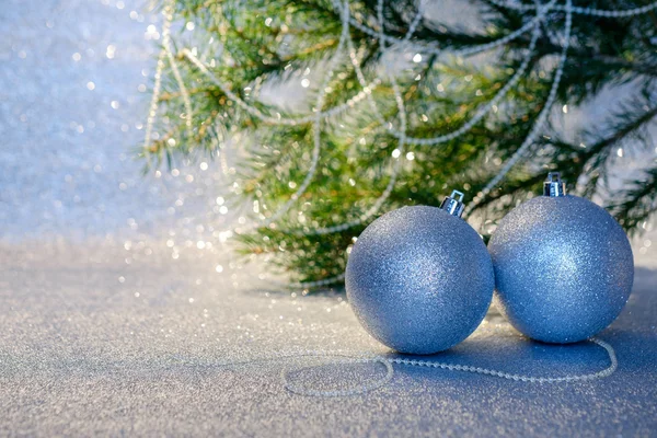 Addobbi natalizi e ramo dell'albero di Natale — Foto Stock