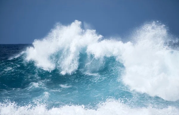 Melanggar gelombang laut — Stok Foto